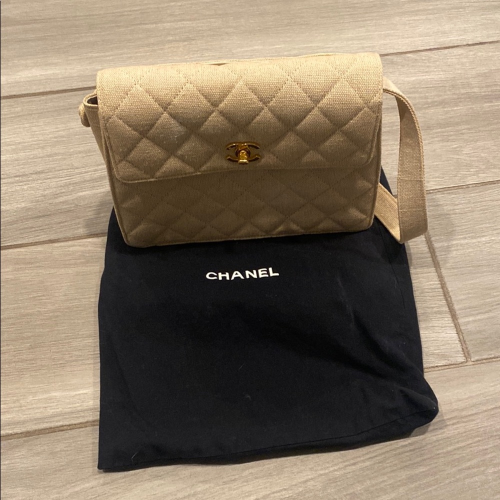 CHANEL Cream Quilted Shoulder Bag with Gold Hardware